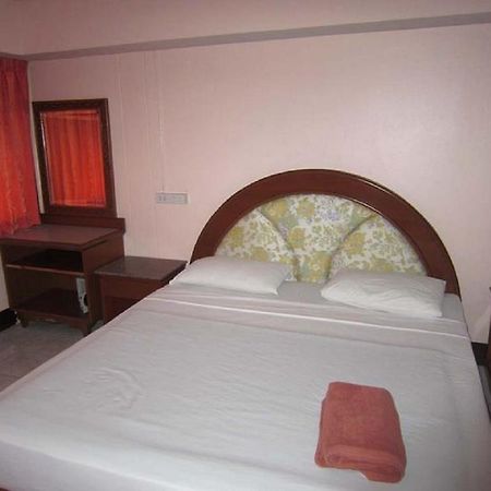 Aa Guesthouse Pattaya Pokoj fotografie
