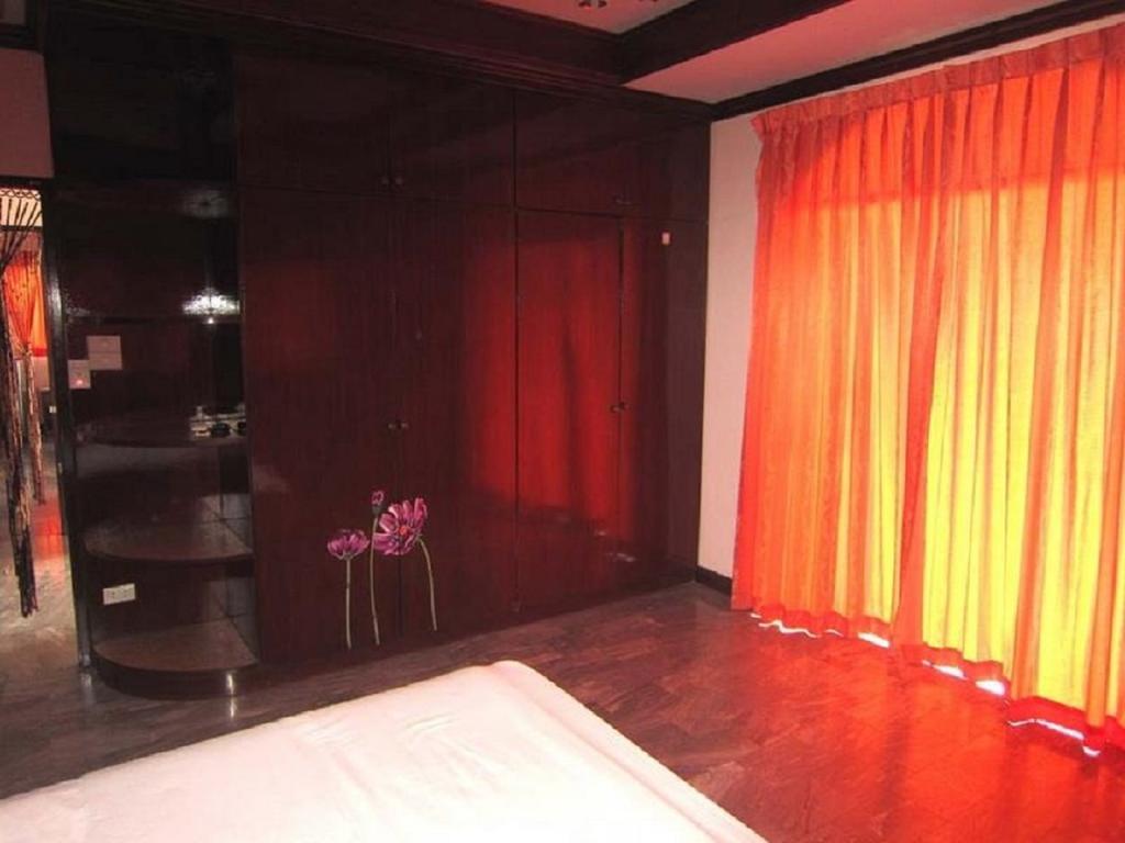 Aa Guesthouse Pattaya Pokoj fotografie